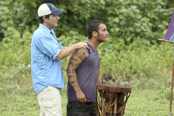 Jeff-probst-brandon-hantz-survivor-caramoan