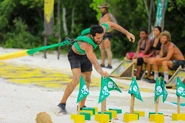 Leones competing in the Reward Challenge, Bungee Running.