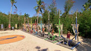 Maku Maku competes in the Immunity Challenge, Teeter Tower.