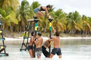 Jaguares competes in the Immunity Challenge, United We Stand.