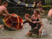 Leslie attacked by Ashley in the first Reward Challenge.