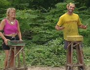 Kathy and Ethan competing. Ethan tells Jenna L. that she might as well leave her box wide open.