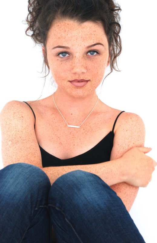 Stefania LaVie Owen | Sweet Tooth Wiki | Fandom