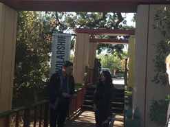 BXHmwH0CAAAKwCU.jpg (45 KB) Emmett and Bay at school 3x01