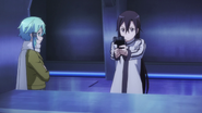 Kirito und Sinon in einer Übungshalle.