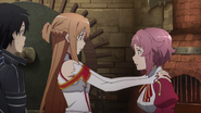 Asuna asking Lisbeth about her adventure