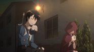 Kirito und Asuna essen zusammen Brot.