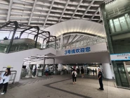 从交通核通往3号线站厅的平台