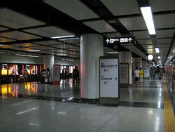 800px-Hui Zhan Zhong Xin Station Line 1 Platform