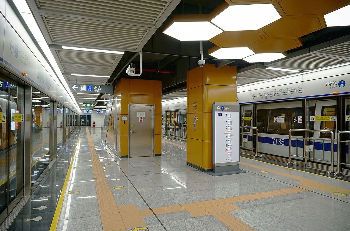 深圳地铁深云站和机场站试点智慧车站，语音自助购票！_乘客