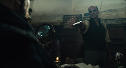 Taboo-Caps-1x02-Dumbarton-Pointing-Gun-James