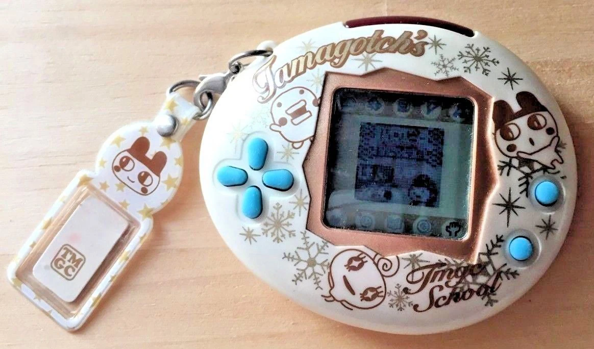 Tamagotchi School 501 ホワイト キーホルダー付き Tamagotchi School (toy)/Shell list | Tamagotchi Wiki | Fandom