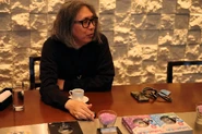 FRGMT Interview.jpg (484 KB) Hiroshi Fujiwara being interviewed with the Tamagotchi