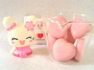 20100827222200.jpg (25 KB) A figure of Lovelin next to some Lovelin Choco.