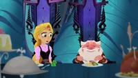 Рапунцель и Коротышка во время ужина