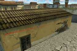 Картинка на жёлтом доме