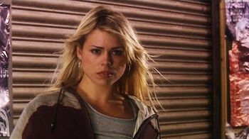 Rose Tyler Boards the TARDIS! (HD) Rose Doctor Who