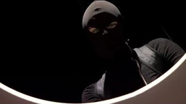 High Wire Heist - Doctor Who - Planet of the Dead - BBC