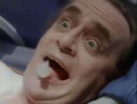 Il Dottore muore urlando in agonia (: )