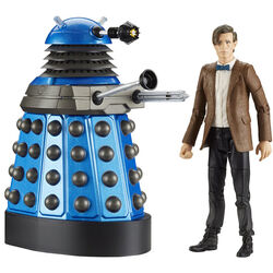  Doctor Who 2nd Dr & Tardis Set - Classic Doctor Who Action  Figure & Tardis Set - Doctor Who Merchandise - Character Options - 5.5” :  Toys & Games