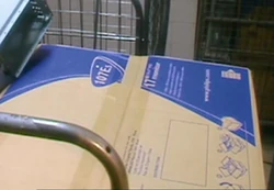 A cardboard  displaying the  "107". (:  [+]Russell T Davies, Doctor Who series 1 (BBC One, 2005)