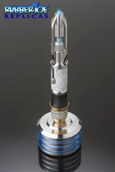 Rubbertoe 14 sonic 17.jpg (244 KB) The sonic on the display stand, closed.