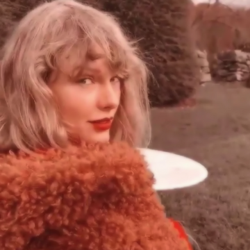 https://static.wikia.nocookie.net/taylor-swift-fanon/images/9/92/The_Taylor_Swift_Holiday_Collection_%28Taylor%27s_Version%29_Album_Cover.png/revision/latest/thumbnail/width/360/height/360?cb=20220416225602