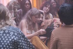 Taylor Swift - Lavender Haze (Behind The Scenes) 