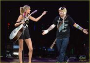 Taylor-swift-red-nashville-rascal-flatts-02