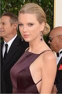 Taylor at Golden Globes looking nice