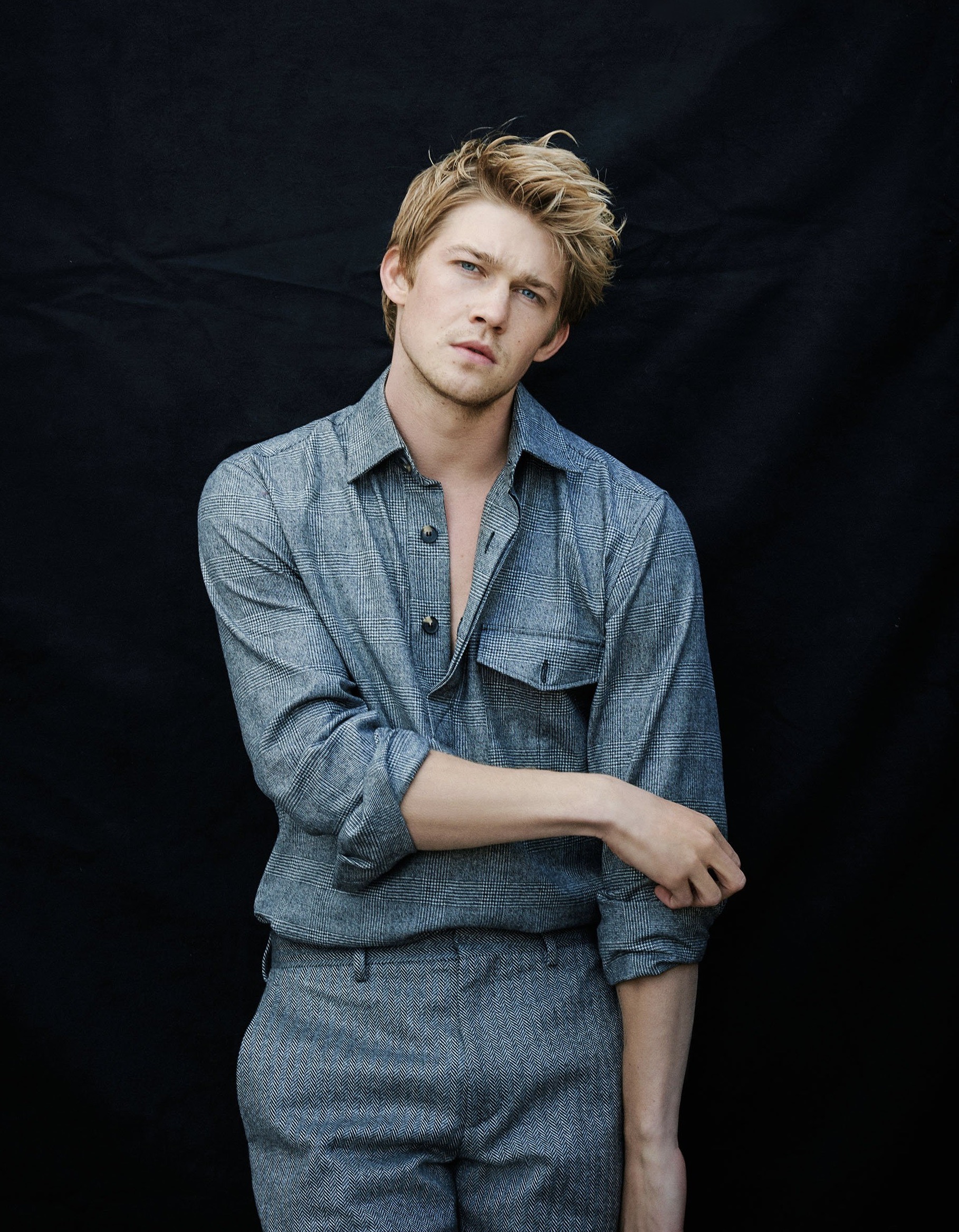 Confirmed: Joe Alwyn Is Very, Very Good in The Favourite