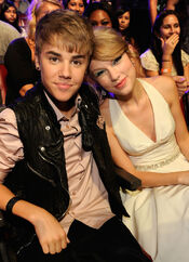 Justin Bieber and Taylor Swift at Teen Choice Awards 2011