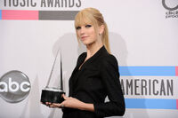 Taylor Swift - 2010 American Music Awards (87)