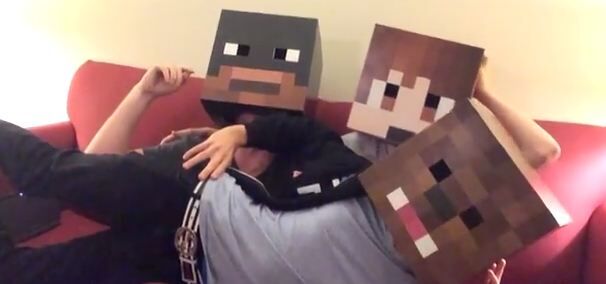 skydoesminecraft and dawnables kissing in real life