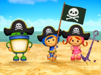 Team with pirate hats from The Umi City Treasure Hunt