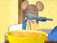 DoorMouse eats soup