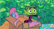 Beast Boy's bed closer look