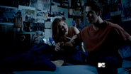 3x13 Stiles Lydia hallucination in bed