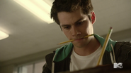 4x07 Stiles working