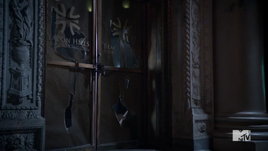 3x02 Bank entrance