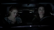 3x02 allison lydia driving.jpg (52 KB)