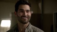 4x05 Derek hale smiling