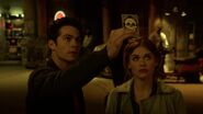 4x01 Stiles and Lydia with tarot card