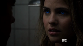 4x01 Malia coyote eyes