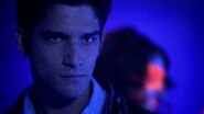 3x16 Scott alpha glowing eyes