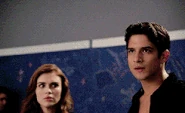 3x09 Scott and Lydia.gif (1.86 MB) The Girl Who Knew Too Much