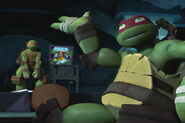 TMNT 2012 Raphael-9-