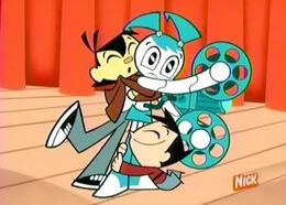 2-18.jpg (31 KB) Sheldon and Tuck hugging Jenny