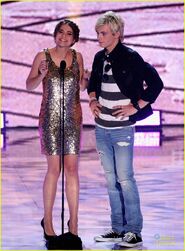 Teen Choice Awards 2013 Ross and Maia (3)