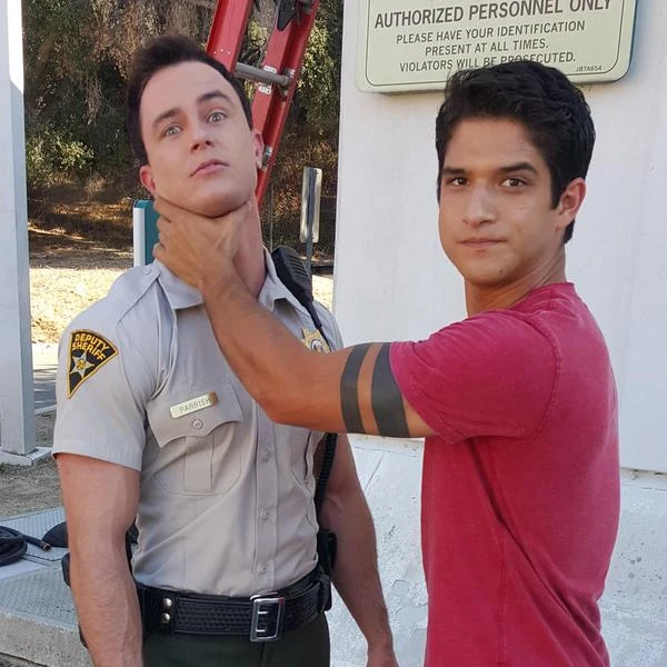 Teen Wolf Season 5 Behind the Scenes Tyler Posey Ryan Kelley on location 082815